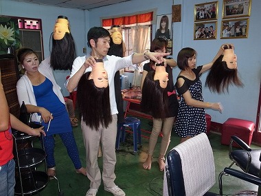 ���e���C�u�t���J�b�g�}�l�L�����t���ɂ��Ďw�����Ă���l�q